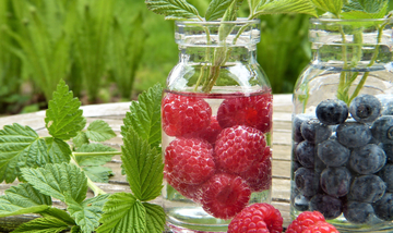 Detox - purify the body now Detox mit Himmbeeren und Blaubeeren